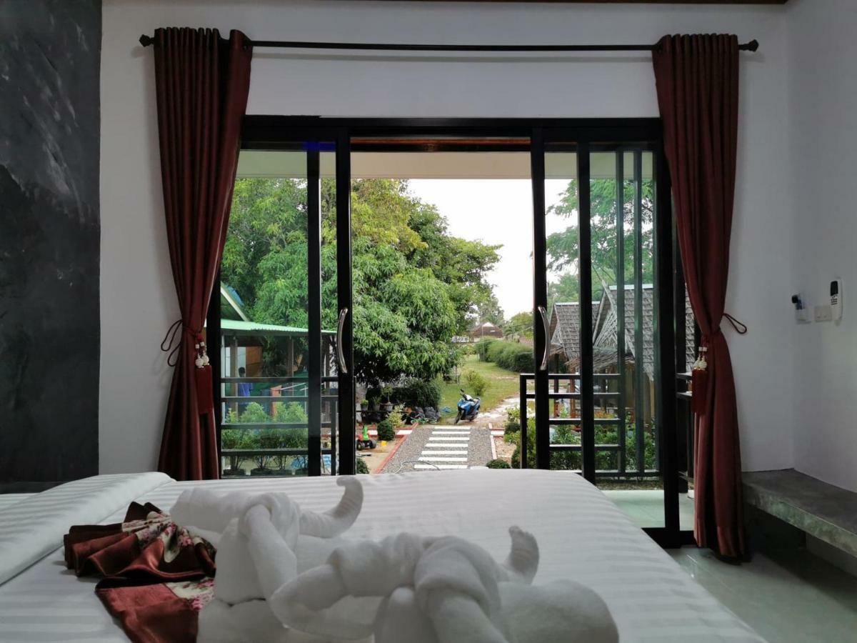 Laila​ Place Hotel Ko Lanta Екстериор снимка