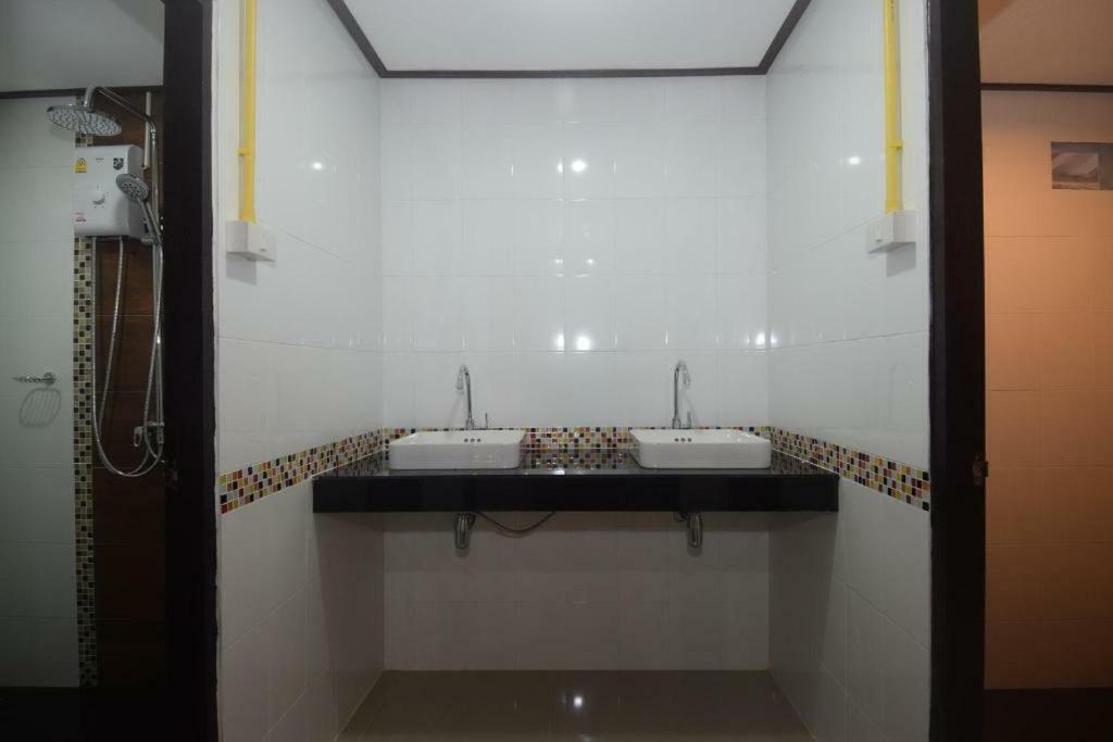 Laila​ Place Hotel Ko Lanta Екстериор снимка